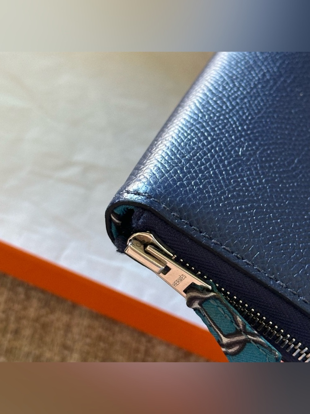 Hermès Hermes Long Zipped Wallet Silk in Blue Leather - Picture 8 of 16